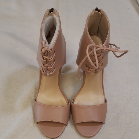 Chelsea & Zoe sz 7.5 nude minimalist design heel - Picture 1 of 7